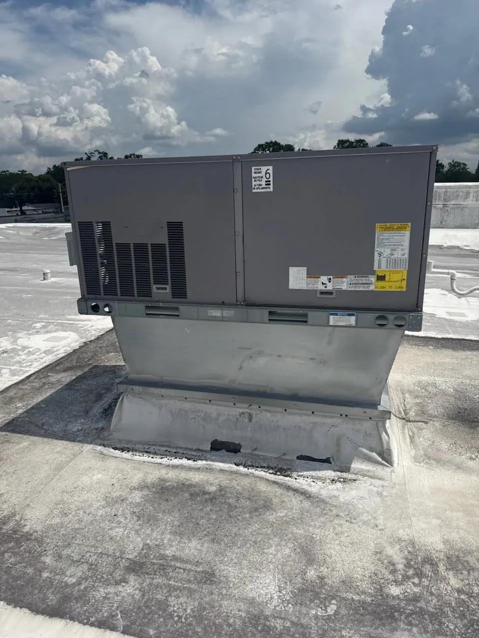 Commercial rooftop packaged air conditioning unit